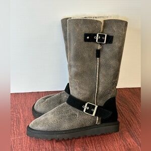 UGG Classic Tall Dylyn Bomber Gray  Black Leather Sheepskin Winter Boots  Size 8